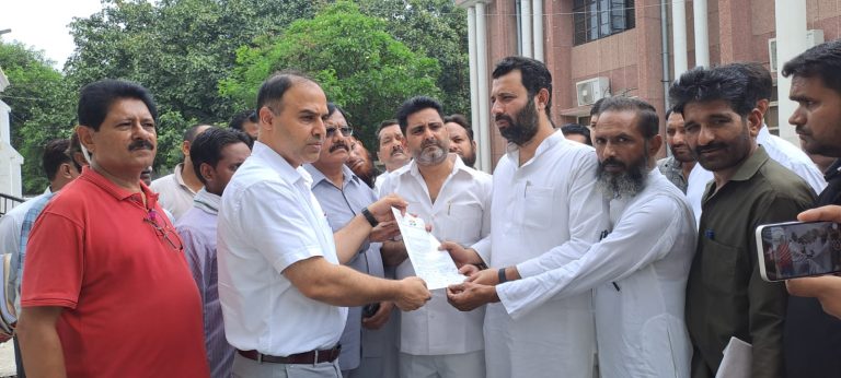 In Bijnor, Congressmen submitted a memorandum to the Collectorate