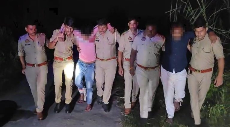Encounter between police and criminals, two criminals injured