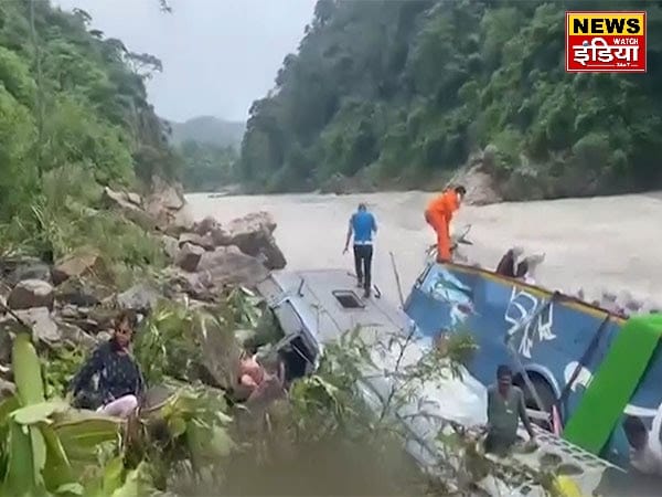 Horrible accident in Nepal, bus full of 40 Indians fell into the river, 14 people died