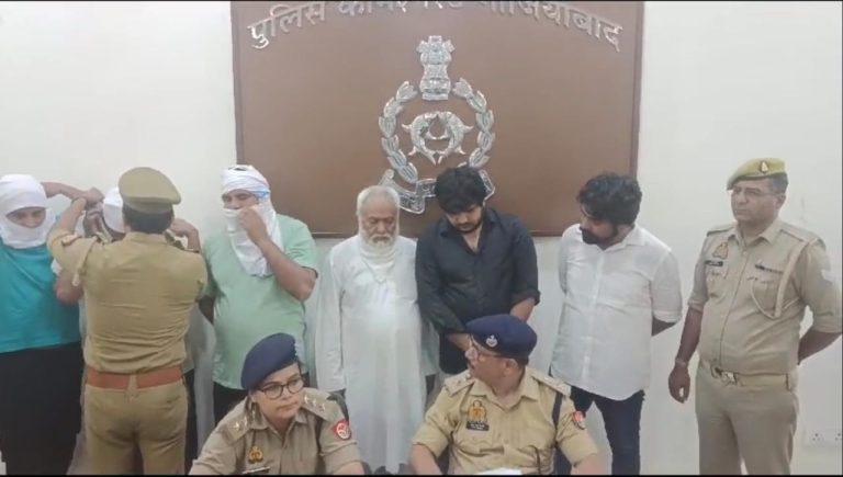 Wavecity police team arrested 6 accused including the mastermind of fraud Dr Mohtram