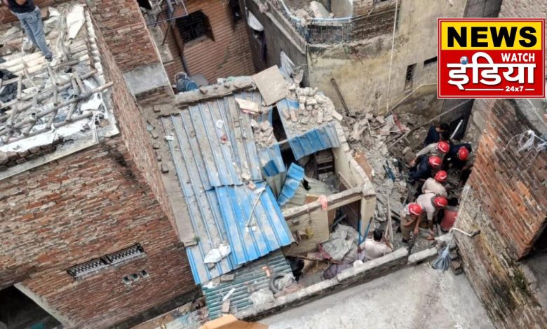 4 storey building collapsed in Delhi's Karol Bagh, 12 people evacuated, one dead