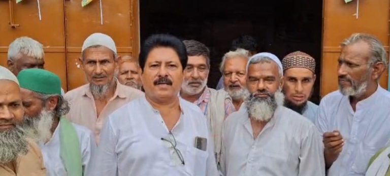 Pay attention to the problems of rickshaw drivers, submit a memorandum to the District Magistrate