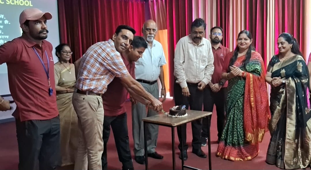 Teachers' Day celebrated by cutting birthday cake in Bijnor Public School