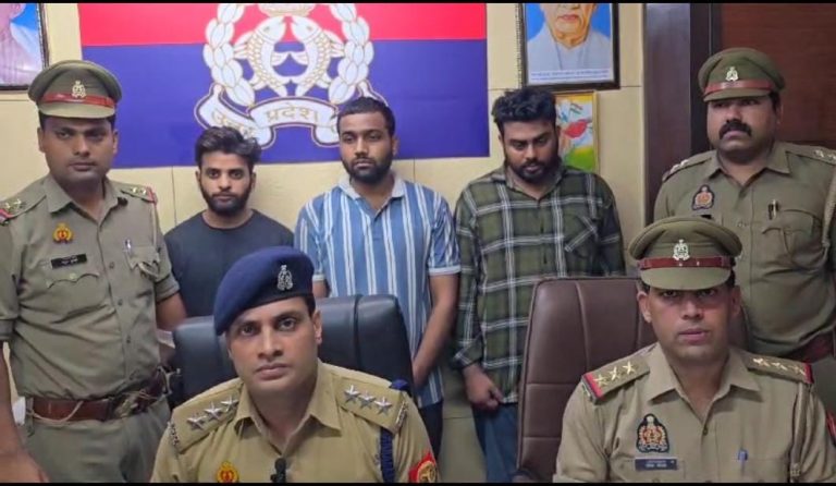 Mini bus converted into a call centre, 3 educated cyber thugs nabbed during checking, they have committed fraud worth crores..