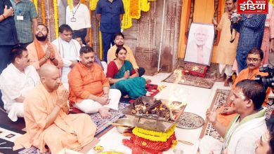 CM Yogi visits Kashi, distributes 74 kg laddus as prasad on PM Modi's birthday