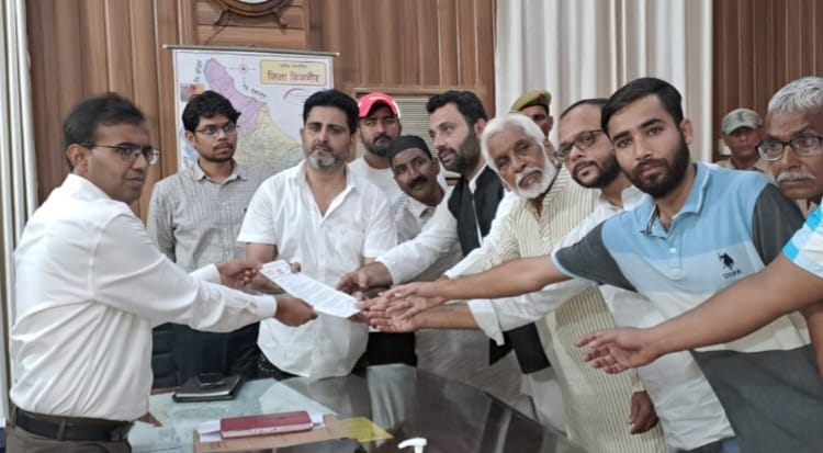 Congress Committee Minority Department handed over memorandum to DM