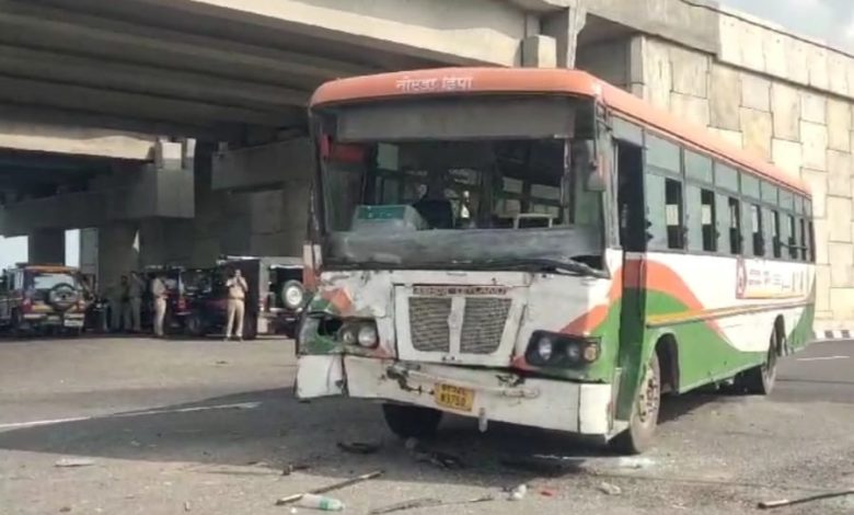 Bus and dumper collide violently, 8 injured