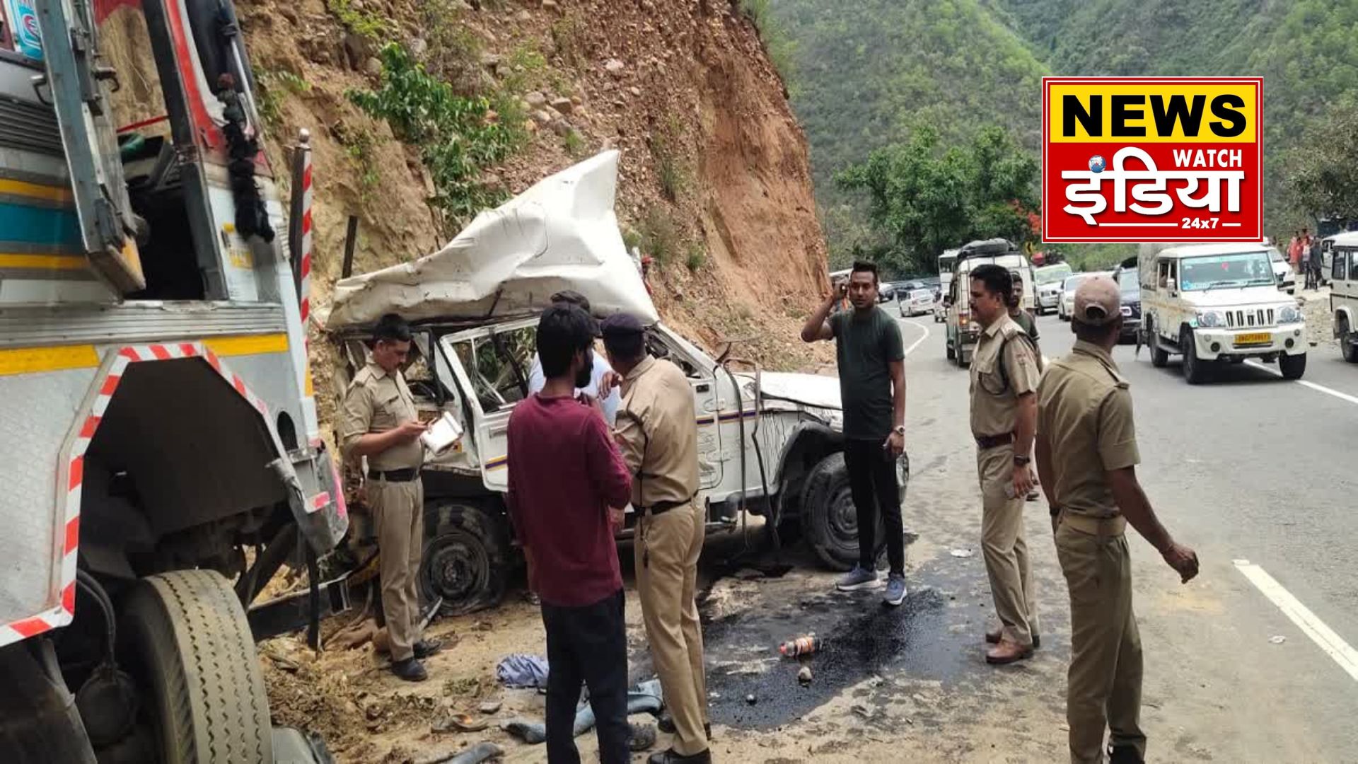 Major accident on Rishikesh-Badrinath Highway: Uncontrolled truck overturned, driver and helper seriously injured