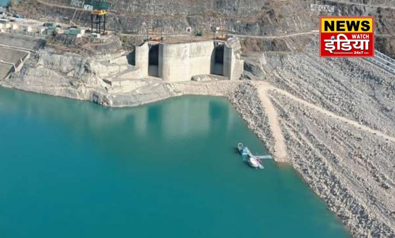 Tehri Lake: Due to the rising water level of Tehri lake, a part of Vikaskhand road was washed away, cracks increased in houses—fear and anger among people