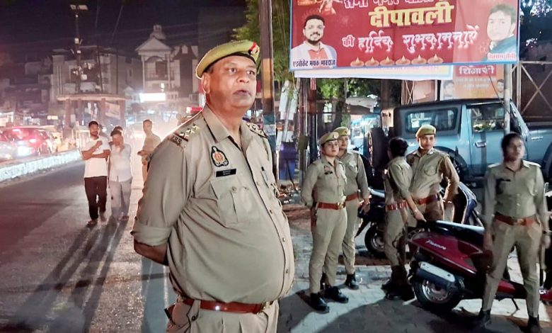 UP Bijnor News: City Kotwal took the vehicles parked on the road to the police station