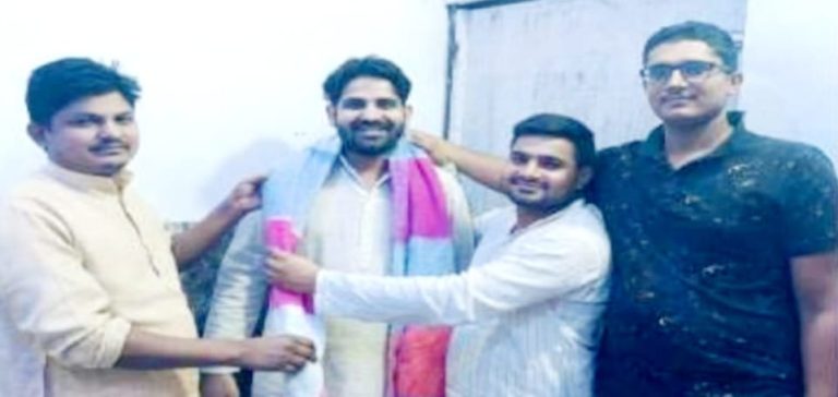UP Bijnor News: Rabbani Ansari honored by presenting a shawl