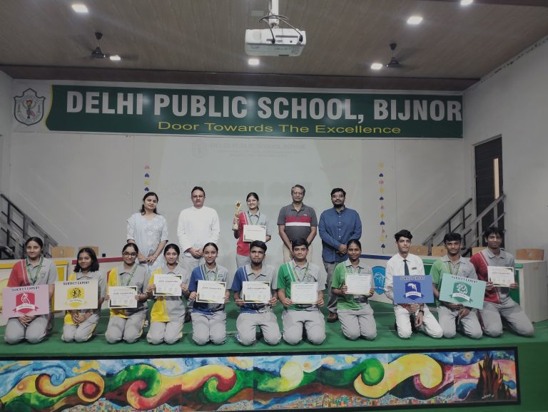 UP Bijnor News: English quiz competition organized in Delhi Public School, Bijnor