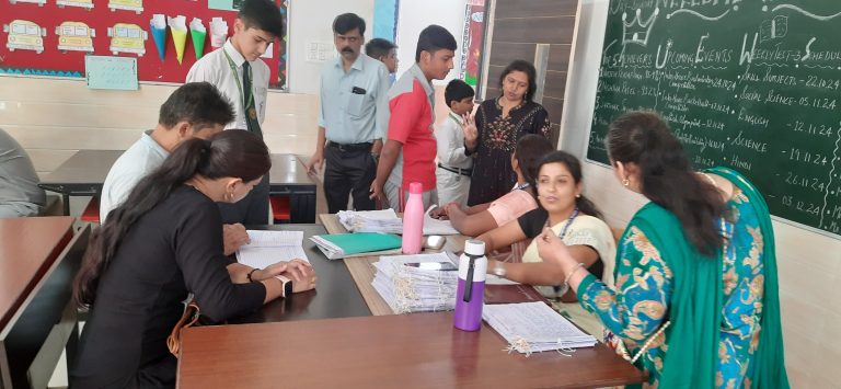 UP Bijnor News: Parent-Teacher Conference-Book Fair organized in Delhi Public School, Bijnor