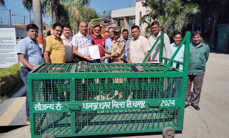 UP Bijnor News: Dhampur Sugar Mill handed over a cage to the forest department to catch the leopard