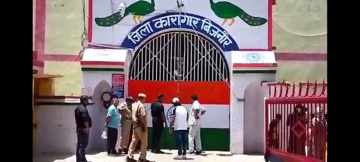 UP Bijnor News: A prisoner lodged in the district jail died during treatment