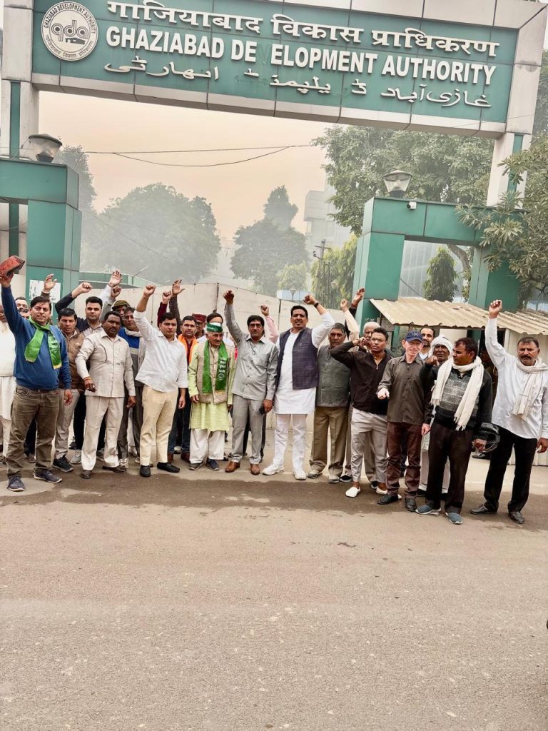 UP Ghaziabad News: Farmers again got the date lollipop, serious allegations on GDA officials, warning of agitation