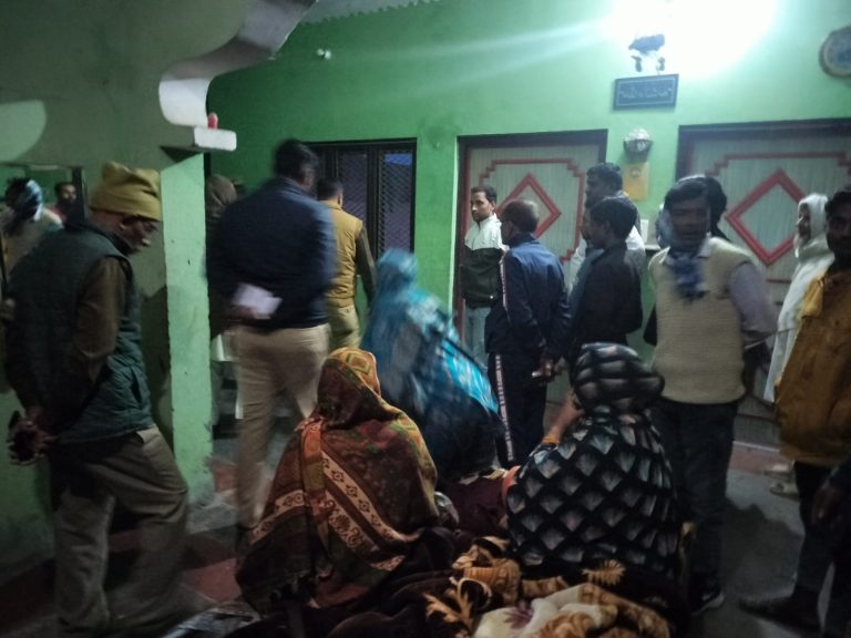 UP Bijnor News: Thieves challenged Noorpur police and escaped after stealing lakhs