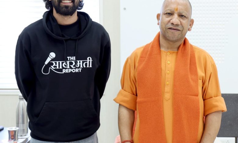 Vikrant Massey met CM Yogi: Film actor Vikrant Massey made a courtesy visit to CM Yogi's official residence, in which many issues were discussed