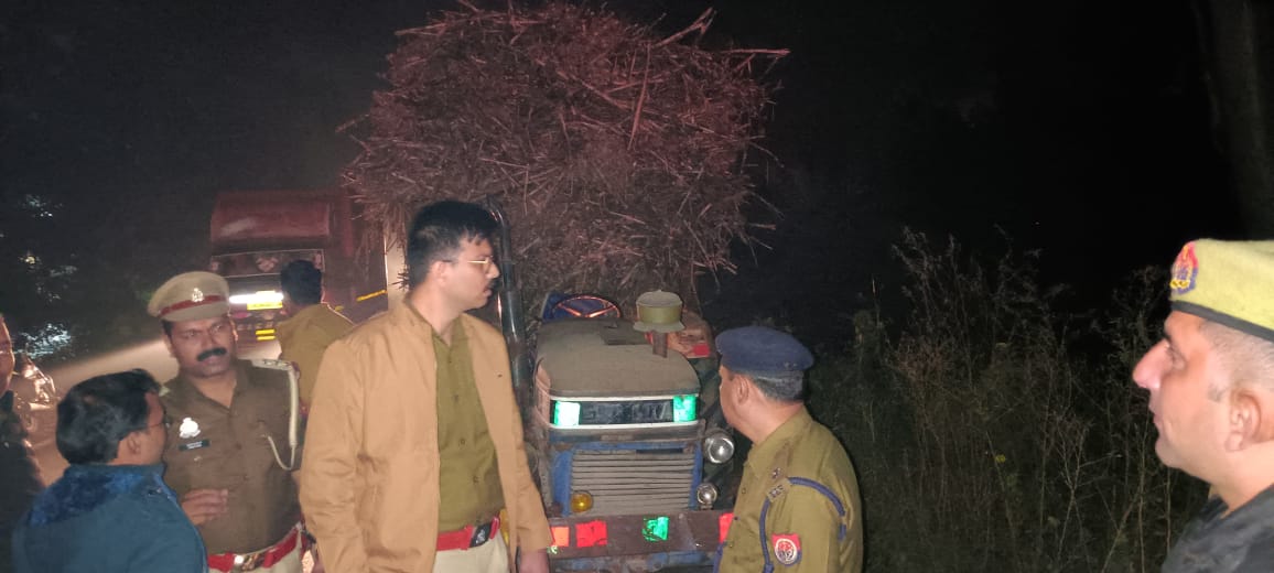 UP Bijnor News: Bike collided with sugarcane tractor trolley, 3 people riding a bike died