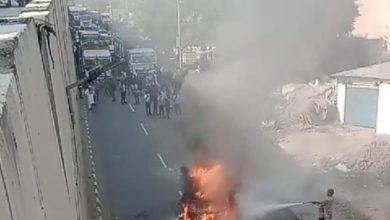 UP Ghaziabad News: Huge fire in a moving car on NH-9, driver's presence of mind averted a major accident