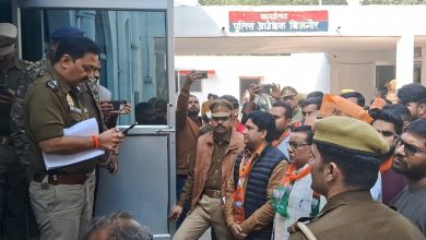 UP Bijnor News: Noorpur police station in-charge did not take action, BJP leaders took to the streets for justice