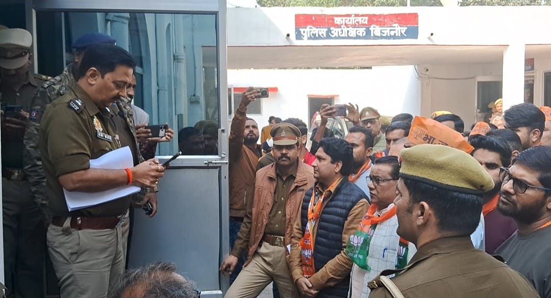 UP Bijnor News: Noorpur police station in-charge did not take action, BJP leaders took to the streets for justice