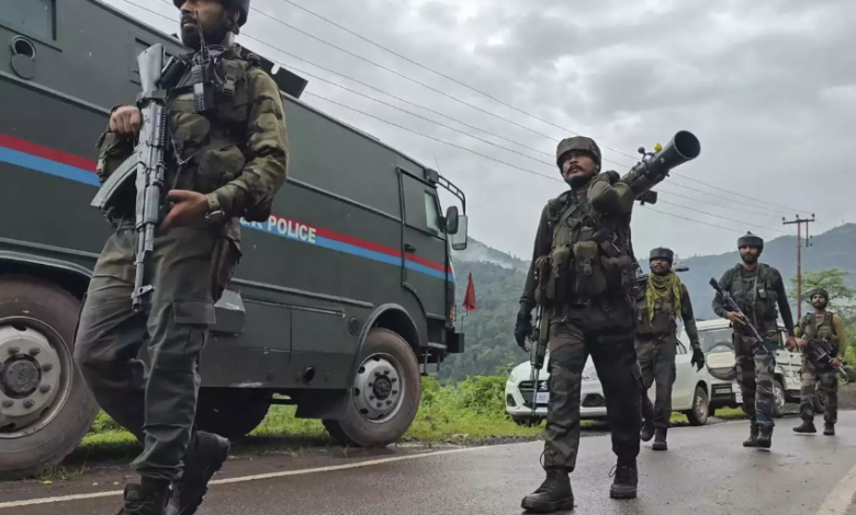 Encounter in Kishtwar: Encounter continues between security forces and terrorists in Kishtwar, Jammu and Kashmir, 3 soldiers injured