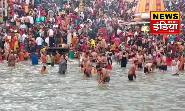 Crowd of devotees gathered in Haridwar on Kartik Purnima, took a dip of faith in Ganga.