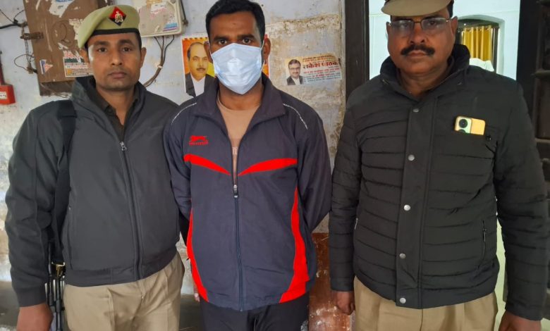 Amethi Crime News: Blood splattered on khaki, murder accused constable Ravi Kumar arrested