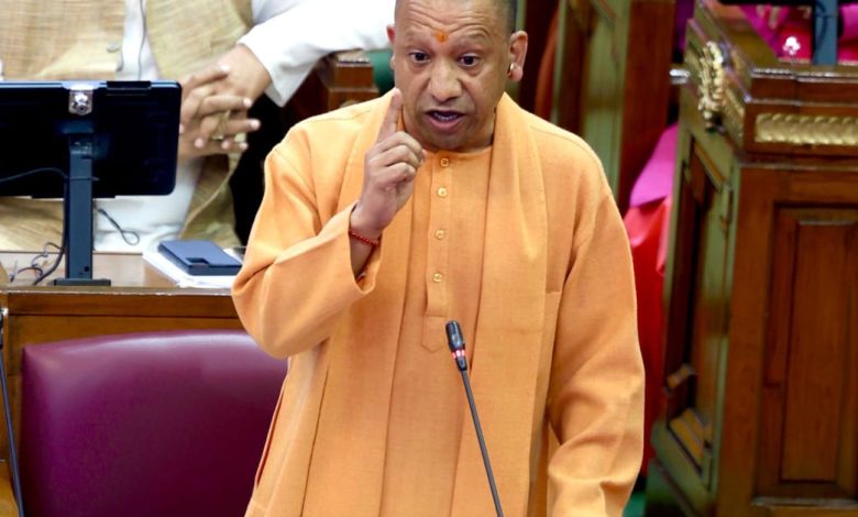 Yogi Adityanath: Yogi gave a befitting reply to those who chanted Allah Hu Akbar in the House with Har Har Mahadev