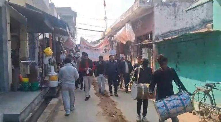 UP Bijnor News: Be it village or city with drums...electricity department officials came out on the streets