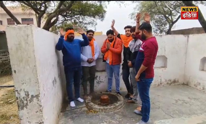 UP News: 150-year-old Shivling rescued, a symbol of history found in a cemetery