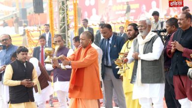 Mahakumbh 2025: CM Yogi took stock of the security arrangements for 'Mahakumbh-2025 Divya Ho' by performing Puja Aarti of Maa Ganga at Dashashwamedh Ghat in Prayagraj, see photo