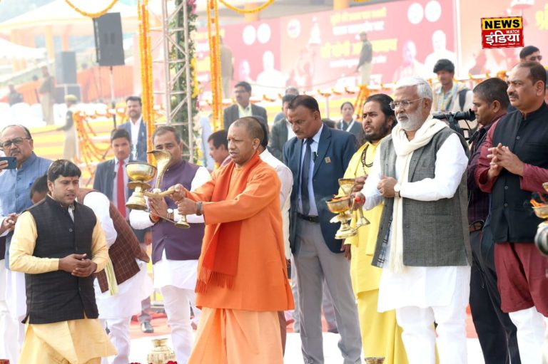 Mahakumbh 2025: CM Yogi took stock of the security arrangements for 'Mahakumbh-2025 Divya Ho' by performing Puja Aarti of Maa Ganga at Dashashwamedh Ghat in Prayagraj, see photo