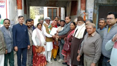 UP Bijnor News: District Congress Committee handed over memorandum to Sub-District Magistrate