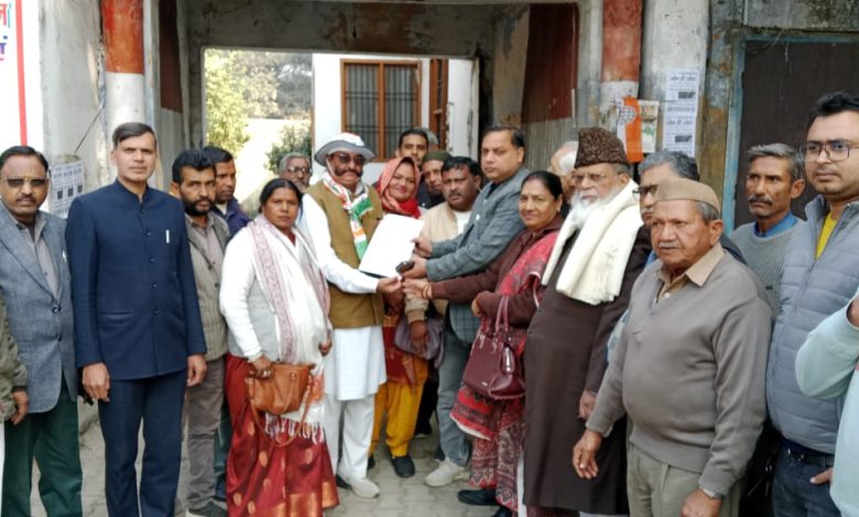 UP Bijnor News: District Congress Committee handed over memorandum to Sub-District Magistrate