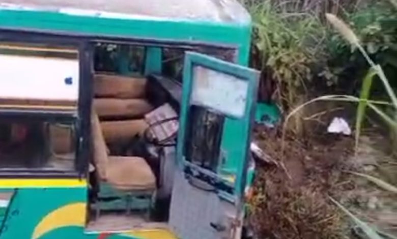 UP Bijnor News: A private bus went out of control and entered a sugarcane field