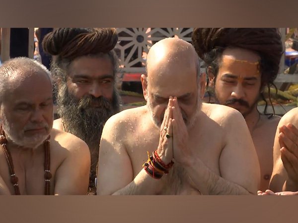 Mahakumbh 2025: Home Minister Amit Shah took a dip in Sangam, many saints including CM Yogi-Ramdev were with him