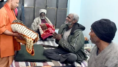 CM Yogi Adityanath: CM Yogi inspected the night shelters in Lucknow amid the severe cold, distributed blankets and food to the people