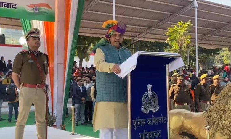 Up Ghaziabad New: Historic celebration of Republic Day in Police Line! Sunil Sharma hoisted the flag and made the dream of 'Developed India' come true