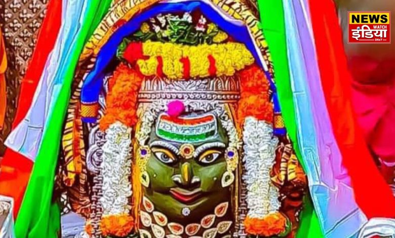 Baba Mahakal dressed in the colours of the tricolour, a huge crowd of devotees gathered for the Bhasma Aarti