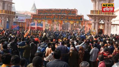 A wave of devotion surged in Ramnagari Ayodhya, devotees walked on foot to have darshan of Ramlala