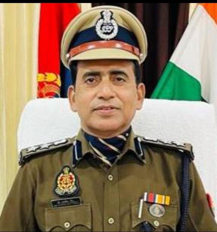 UP Bijnor News: New Year gift! Dr. Dharamveer Singh, who was SP in Bijnor, became DIG
