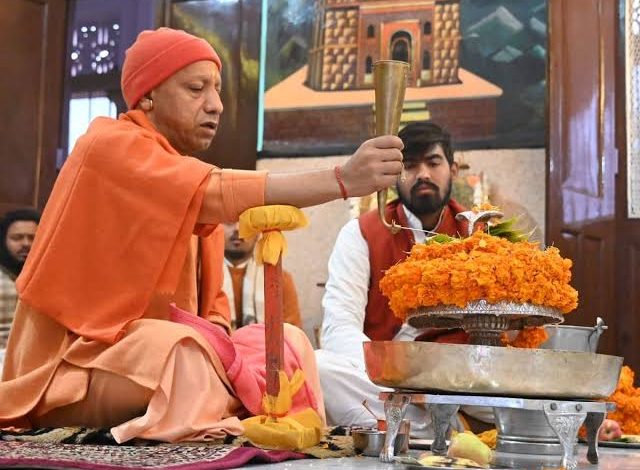 CM Yogi Rudrabhishek: CM Yogi performed Rudrabhishek at Gorakhnath temple, prayed to Mahadev for the welfare of the nation