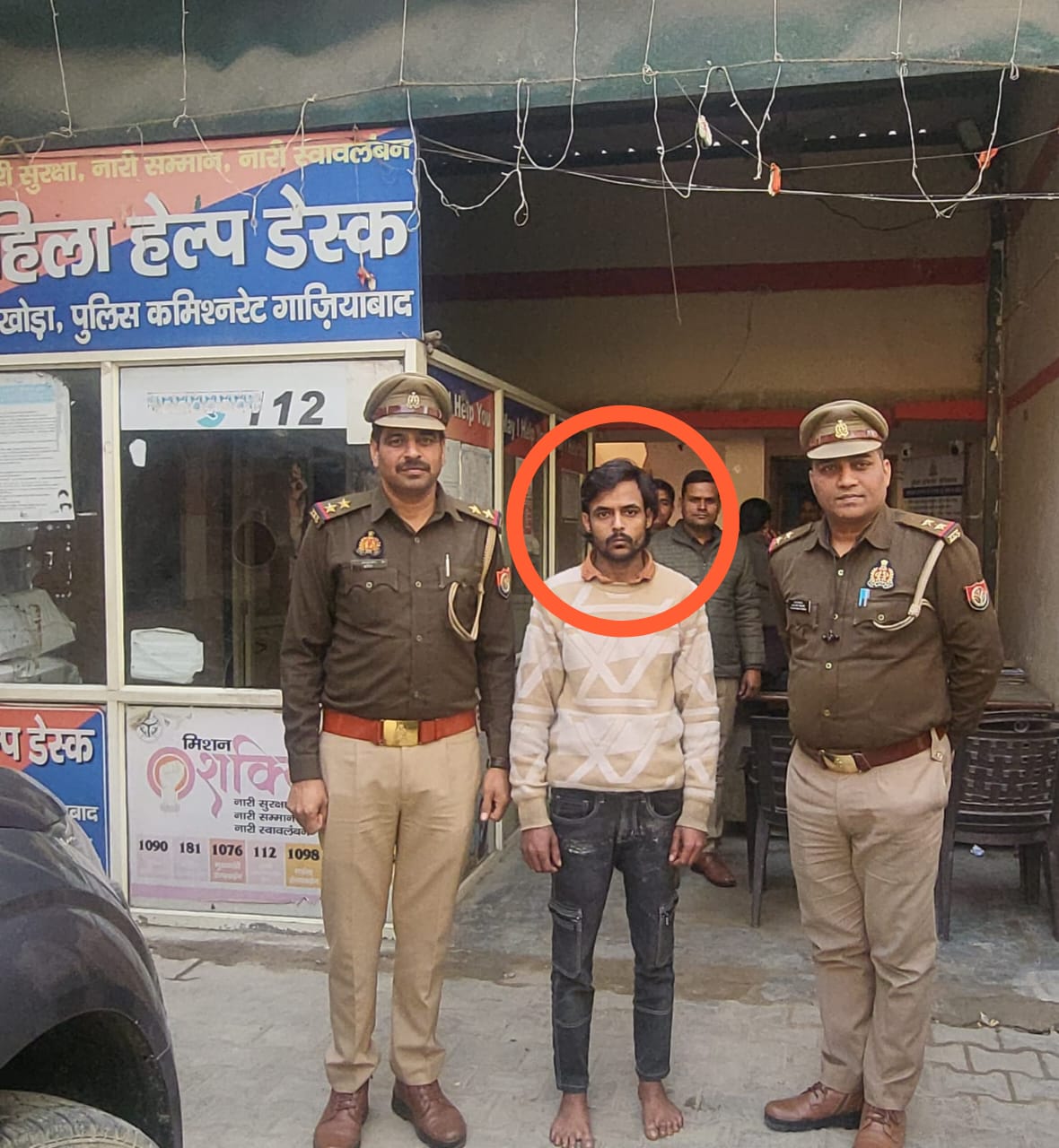 UP Ghaziabad News: Hotel employee who spit on roti arrested, secret revealed by social media video, sent to jail