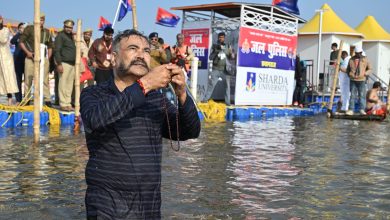 UP DGP Prashant Kumar took a holy dip in Maha Kumbh...said this about the crowd