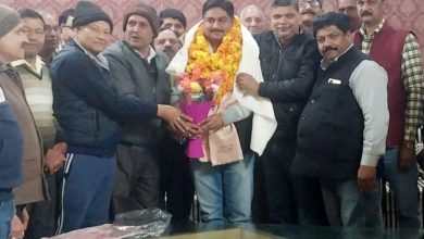 UP Bijnor News: BJP city president welcomed with flower garlands, shawl