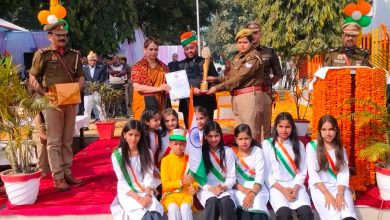 UP Bijnor News: District Magistrate hoisted the flag on Republic Day