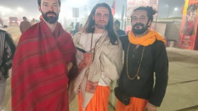 Mahakumbh Mela 2025: Three friends from Italy reached the Mahakumbh fair in Prayagraj, one said - was an Indian in his previous life