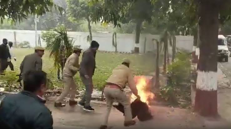 UP Badaun News: Bullies snatched e-rickshaw, young man set himself on fire in front of SSP office